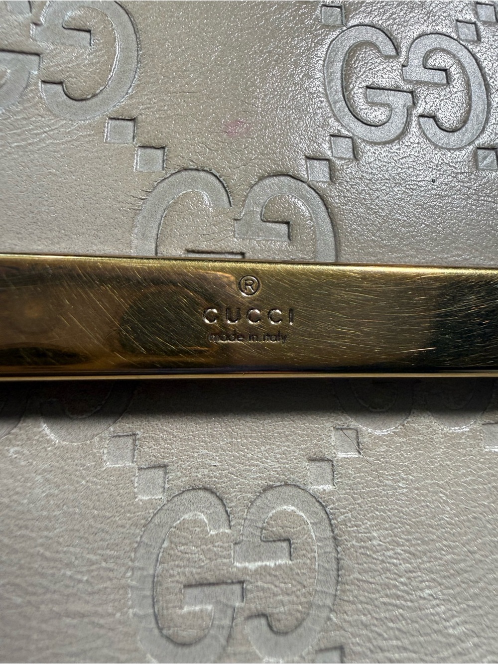 Gucci Cream Embossed GG Leather Wallet with Gold Bar - Picture 9 of 9